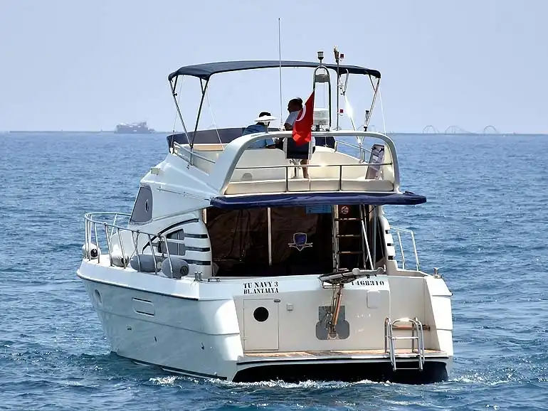 TU NAVY 3-YACHT
